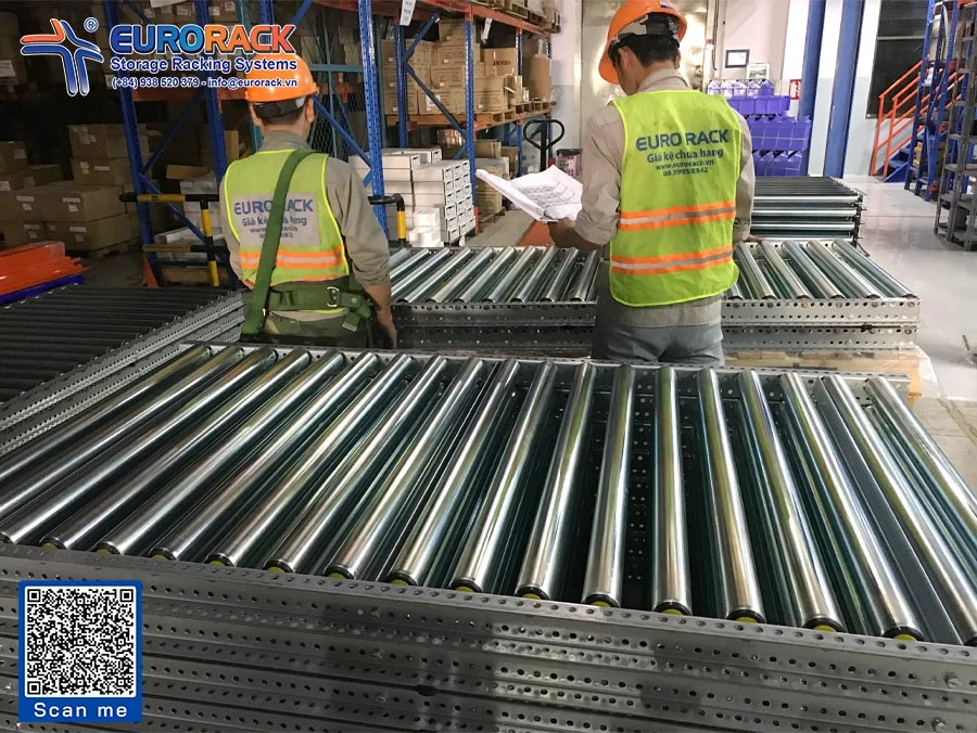 Kệ chứa hàng Pallet con lăn