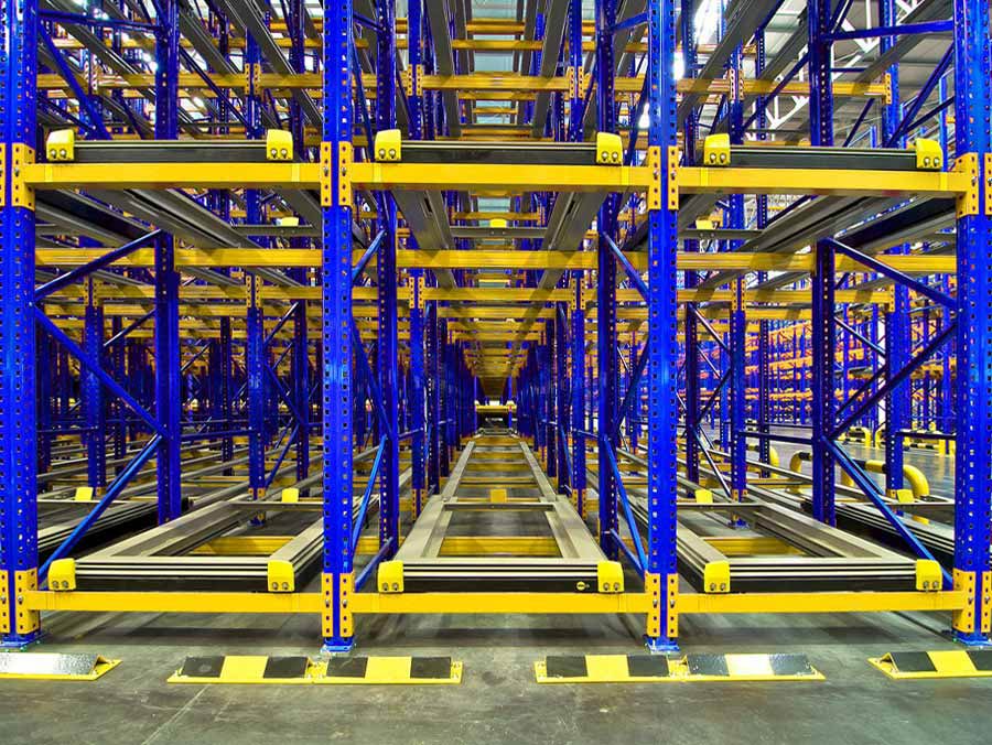 So sánh kệ Push Back với các hệ thống lưu trữ khác