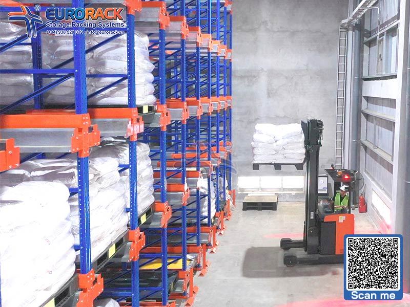 ứng dụng của kệ robot shuttle là phù hợp với kho có hoạt động nhập - xuất hàng hóa cao